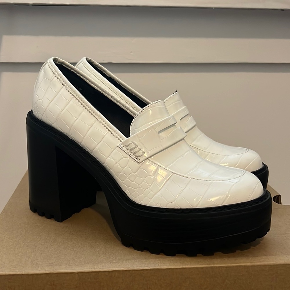 madden girl kassidy white crocodile, never worn
